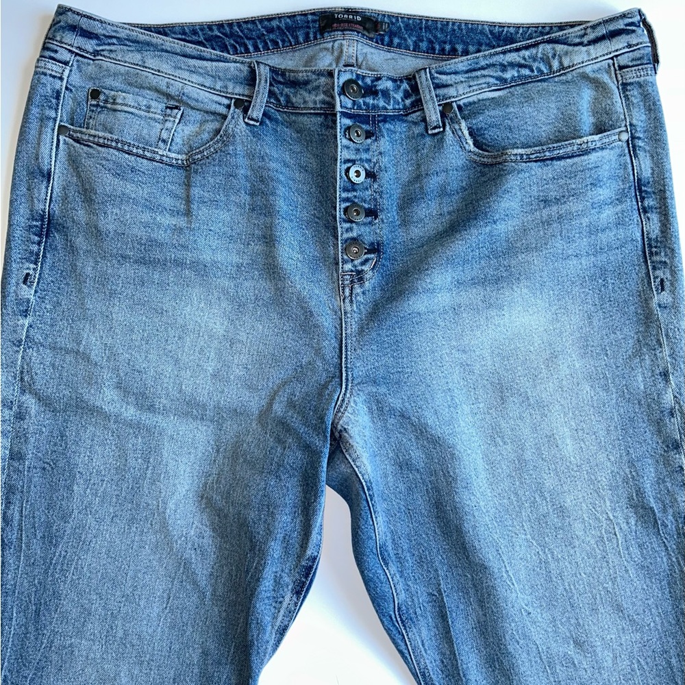 High-Rise Button-Fly Women’s Jeans - Light Blue - Picture 4 of 12